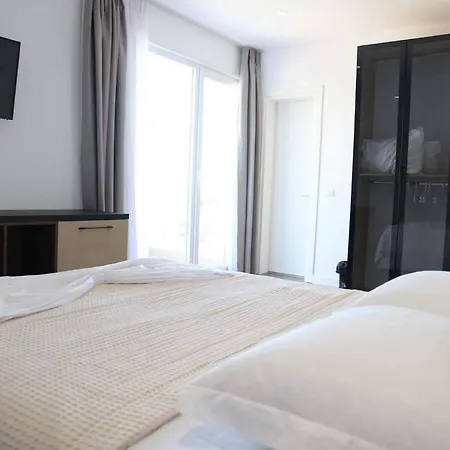 Adria Palace ホテル 4*