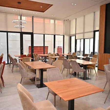 Adria Palace & 4* Shkallnur