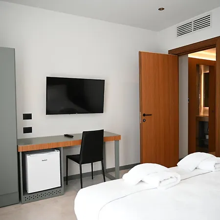 Adria Palace ホテル 4*