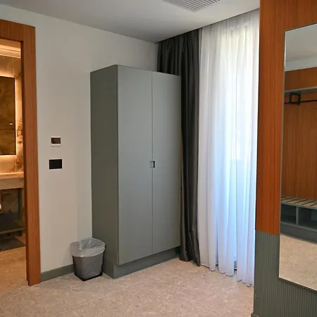 Adria Palace 4* Škalngur