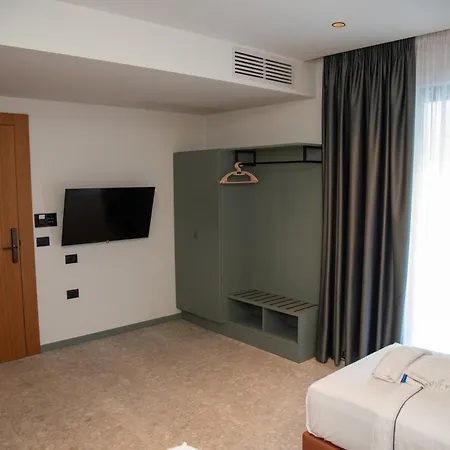 Adria Palace & 4* Shkallnur