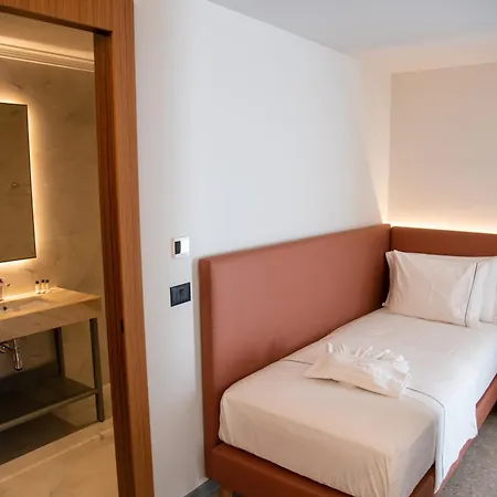 Adria Palace & 4*