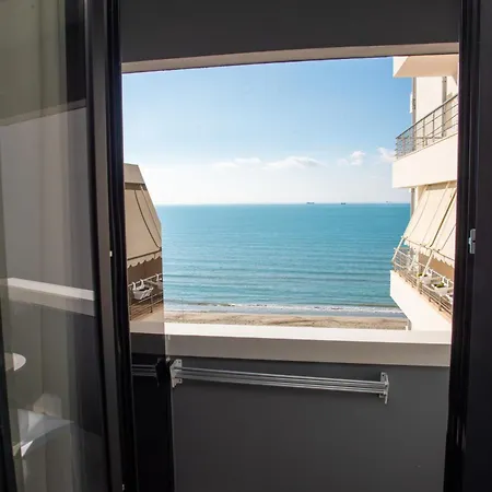 Adria Palace & 4*