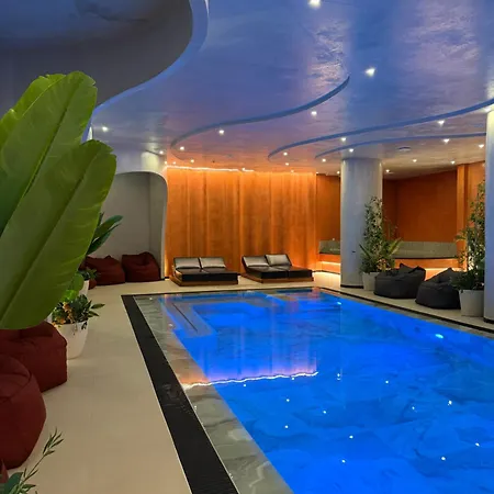 Adria Palace & 4*