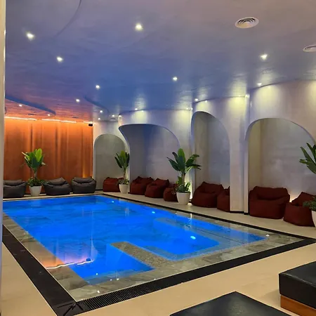 Adria Palace & 4*