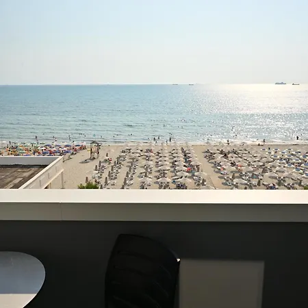 Adria Palace & 4*