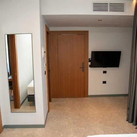 Adria Palace فندق 4*